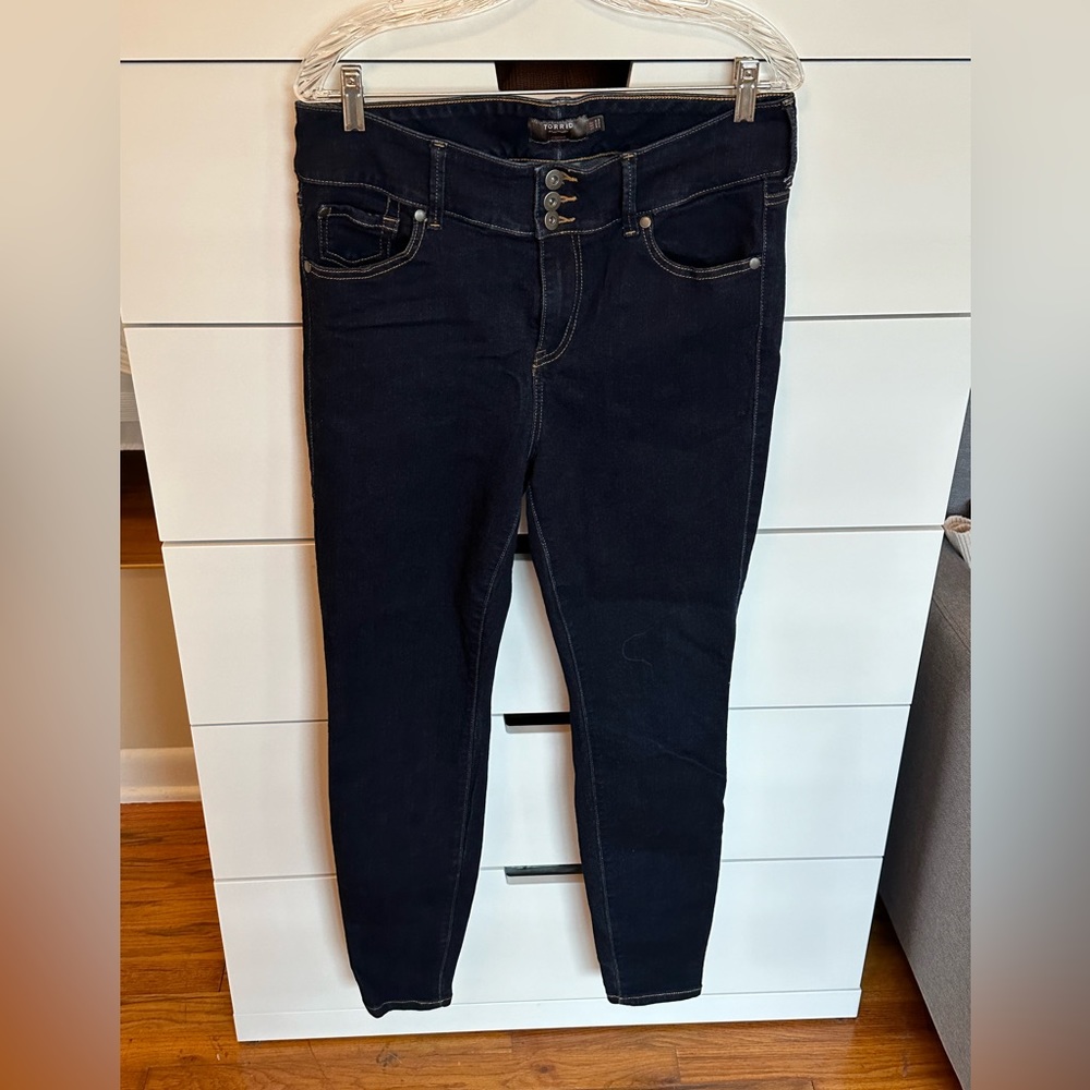 NWOT Torrid dark wash super soft skinny jeggings 14R